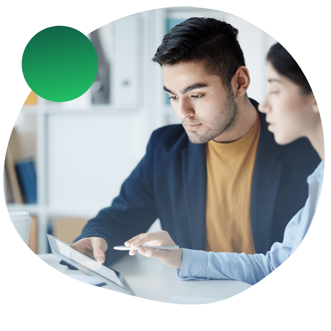 business analytics student receiving college consulting